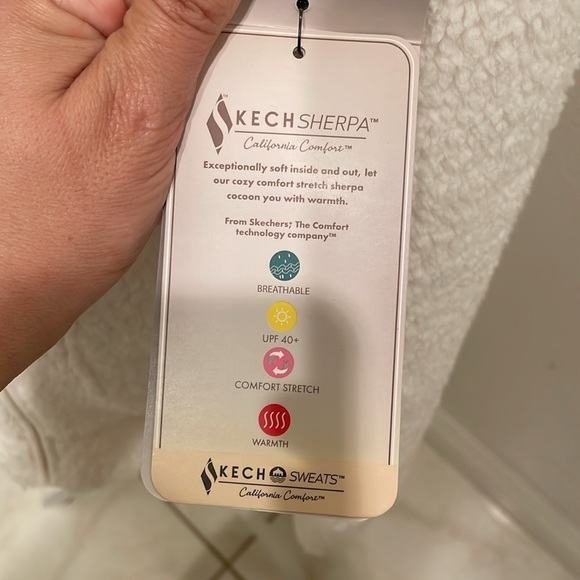 NWT Sketchers Women’s Go Lounge Kerch Sherpa Californiacomfort zip jacket white  - Picture 6 of 9